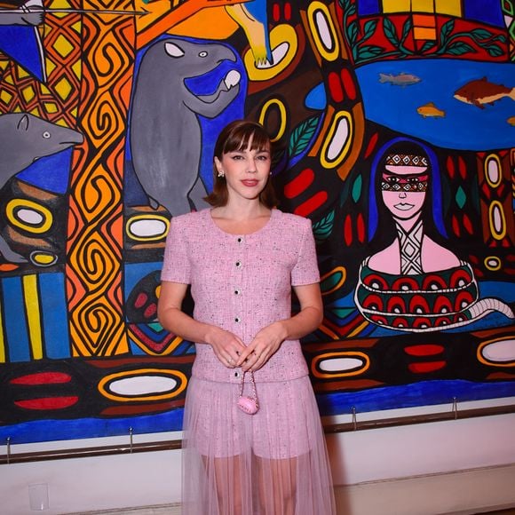 O look total Chanel de Alice Wegmann aliava rosa, tule e tweed