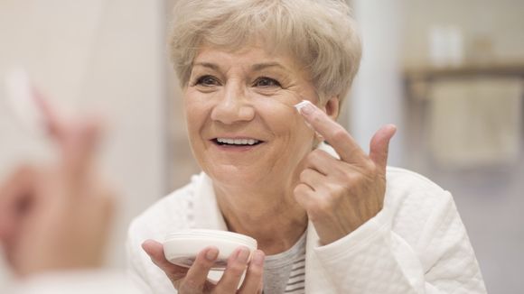 Regina Pallás, farmacêutica espanhola: 'Se eu tivesse 65 anos, no meu nécessaire nunca faltaria um creme para o contorno dos olhos com efeito lifting e proteção solar com FPS mínimo de 30'