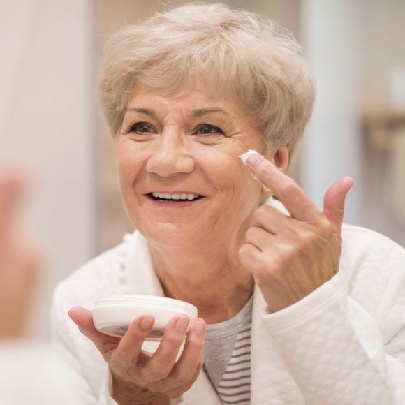 Regina Pallás, farmacêutica espanhola: 'Se eu tivesse 65 anos, no meu nécessaire nunca faltaria um creme para o contorno dos olhos com efeito lifting e proteção solar com FPS mínimo de 30'