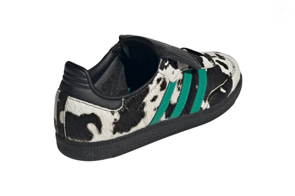 O Adidas Samba LT Cow Print Black White combina a clássica silhueta do Samba com uma estampa de vaca em preto e branco