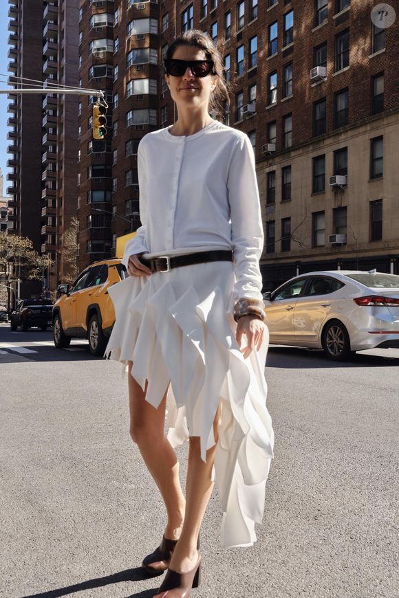 Inspirada nas antigas anáguas românticas, a saia assimétrica da Zara mistura drama fashion e sofisticação feminina