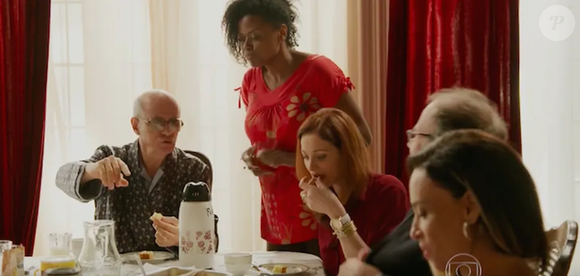 Personagem guardou pernil no lavabo após confusão na novela 'A Regra do Jogo'