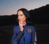 Katy Perry faz história como primeira cantora a viajar ao espaço em voo turístico da Blue Origin
