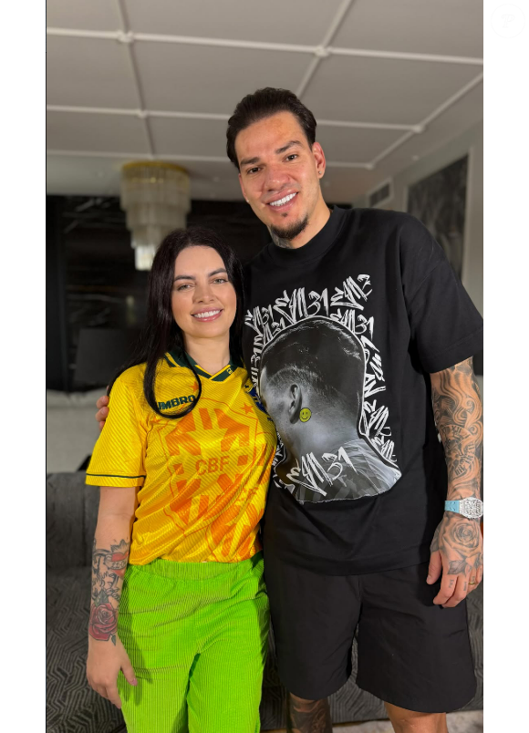 O goleiro Ederson, atualmente no Fenerbahçe, é casado desde 2014 com a influenciadora portuguesa Lais Moraes, que acumula 601 mil seguidores no perfil do Instagram (@laaimoraes)