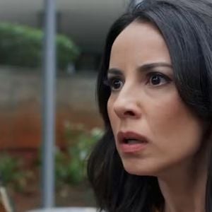 Andréia Horta interpreta Zenilda na novela 'Três Graças', sucesso na grade da TV Globo