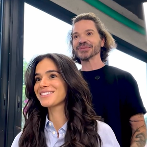 Com beleza natural e escolhas estratégicas, Bruna Marquezine renova o visual para as festas de fim de ano e entrega um corte pensado para unir leveza, camadas e movimento