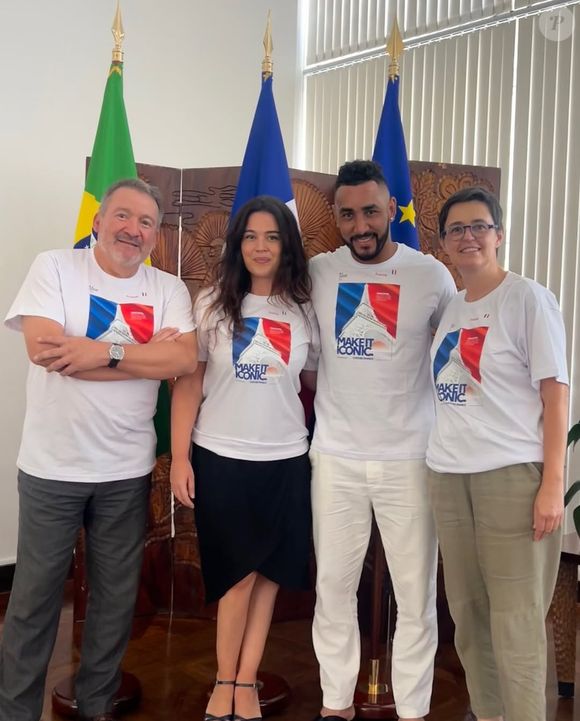 Jogador do Vasco Dimitri Payet em foto no consulado francês. Meio-campo é acusado de agressão por advogada, de quem foi amante, segundo ela