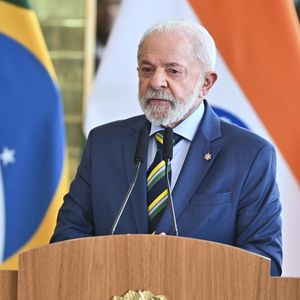 Lula cresce nas pesquisas, mas o Tarot aponta para desafios emocionais e a necessidade de recolhimento nas próximas semanas para o presidente brasileiro