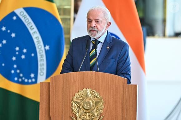 Lula cresce nas pesquisas, mas o Tarot aponta para desafios emocionais e a necessidade de recolhimento nas próximas semanas para o presidente brasileiro