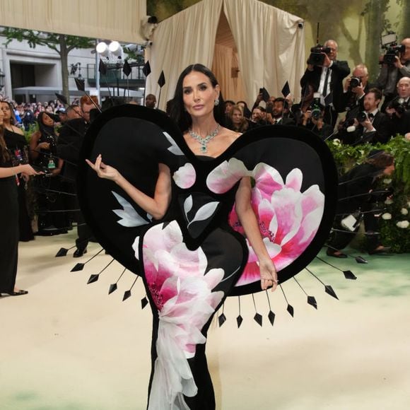 A proposta do MET Gala 2025 é homenagear o estilo e a criatividade negra, com influências que vão desde o zoot suit dos anos 1940 até o colorido dos sapeurs congoleses