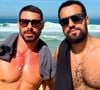 'Mais alguém deu zoom?': Cauã Reymond e Ricardo Teodoro, César e Olavo de 'Vale Tudo', atiçam a web com foto sexy de sunguinha
