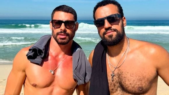 'Mais alguém deu zoom?': Cauã Reymond e Ricardo Teodoro, César e Olavo de 'Vale Tudo', atiçam a web com foto sexy de sunguinha