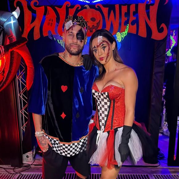 Neymar e Bruna Biancardi foram fantasiados de Rei e Rainha de Copas