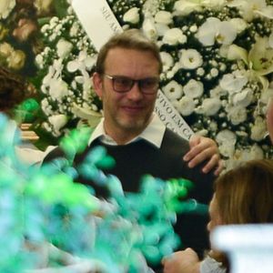 Rodrigo, filho de Francisco Cuoco, marcou presença no velório para se despedir do pai.