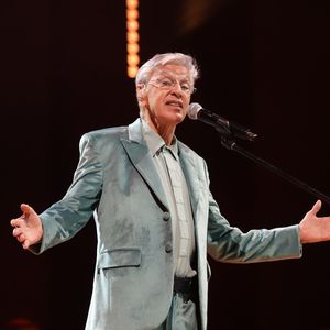 Caetano Veloso, no ano seguinte, finalmente admitiu que ‘Um Sonho’ foi ‘parcialmente inspirada’ em Luana Piovani