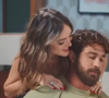 O rompimento acontece justamente quando a influenciadora finalmente percebe que sempre esteve apaixonada pelo homem que cresceu ao seu lado.