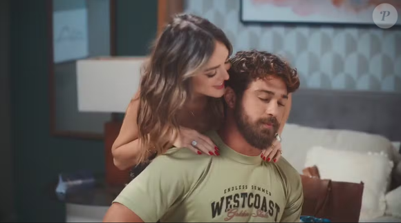 O rompimento acontece justamente quando a influenciadora finalmente percebe que sempre esteve apaixonada pelo homem que cresceu ao seu lado.