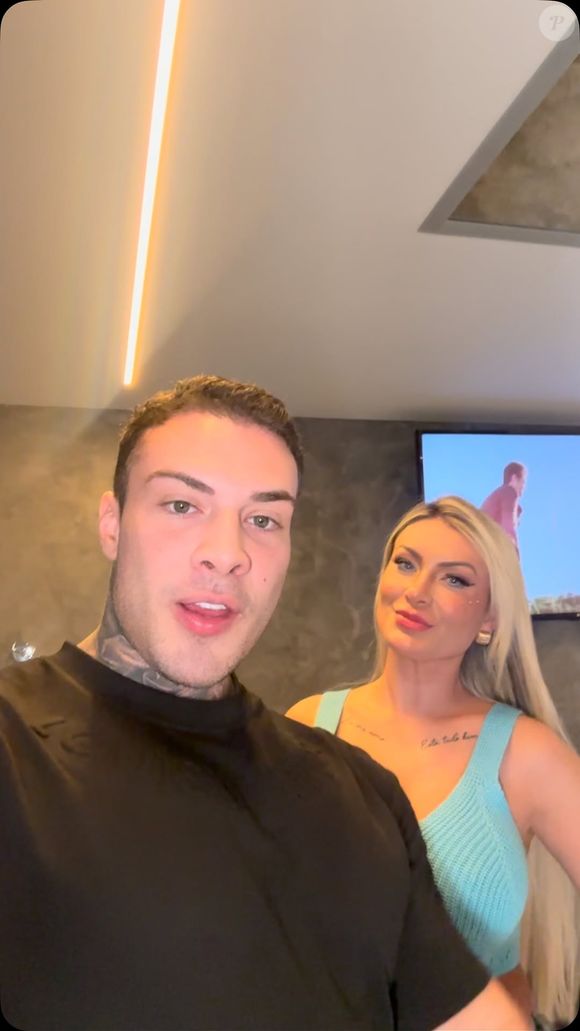 Andressa Urach gravou um vídeo pornô com um colega que havia acabado de realizar a mesma intervenção