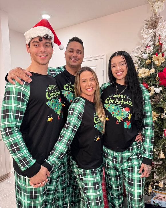 Carla Perez mora com o marido Xanddy e os filhos Camilly Victória e Victor Alexandre nos EUA