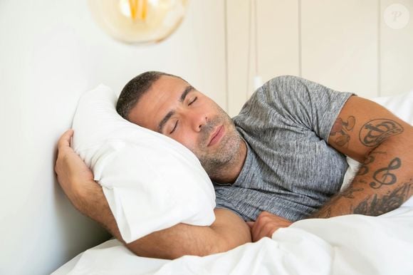 Não é possível acumular débito de sono durante a semana e esperar compensá-lo no fim de semana, pois nossos ritmos circadianos são afetados.