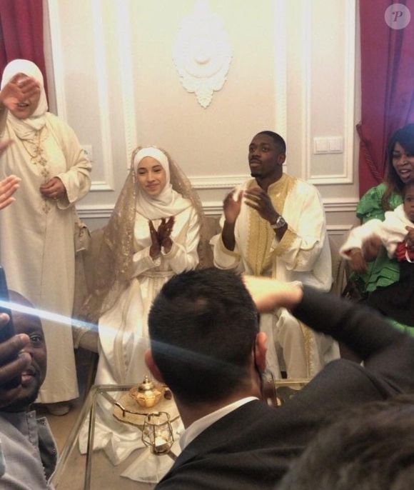 O jogador de futebol francês Ousmane Dembélé e a criadora de conteúdo marroquina Rima Edbouche oficializaram a união no final de 2021 em uma tradicional cerimônia muçulmana no Marrocos