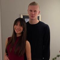 Quem é a mulher de Haaland, artilheiro da Noruega na Copa 2026? Ex-jogadora de futebol preserva rosto do filho do casal: 'Estabelecer limites'
