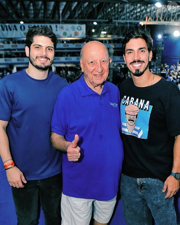 Maisa Silva estaria conhecendo melhor João Drumond, amigo de Gabriel David; na foto, pai do marido de Giovanna Lancellotti, Anisio Abraão David também é visto