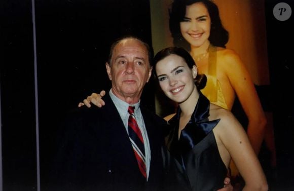'Hilda Furacão', série da Globo de 1998 e estrelada por Ana Paula Arósio, foi baseada no livro de Roberto Drummond (na foto, ao lado da atriz)