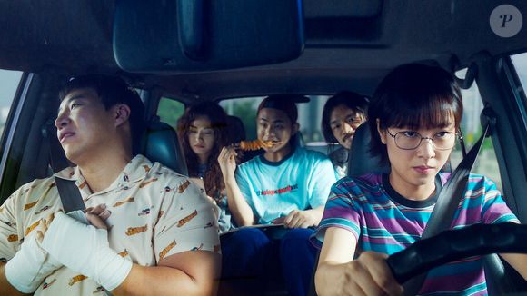 'Anomalia': uma mulher une forças com caçadores de OVNIs para encontrar o namorado desaparecido e descobre segredos perigosos