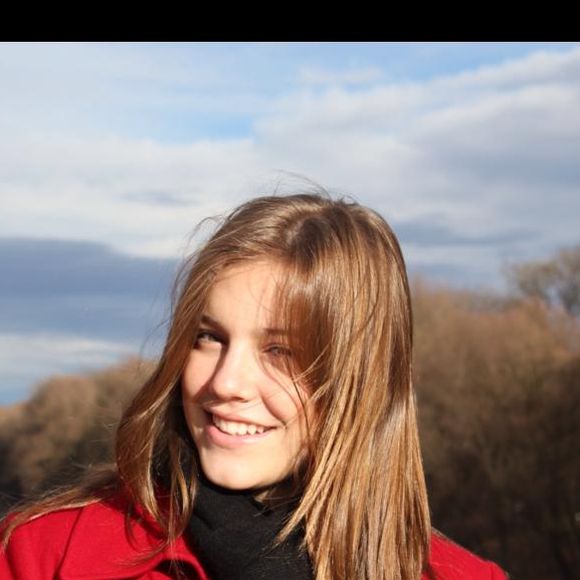 2016: ainda loira, Alice Wegmann fez parte do filme 'Tamo Junto', que foi pouco comentado