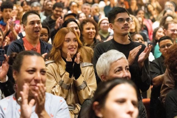 Com look sofisticado, Marina Ruy Barbosa marca presença em apresentação de 'Mudando de Pele', estrelado por Taís Araújo