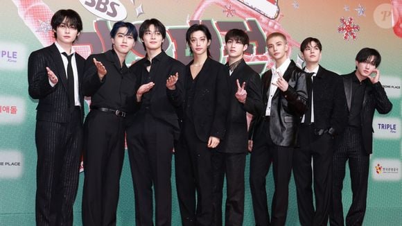 Bang Chan, Lee Know, Changbin, Hyunjin, Han, Felix, Seungmin e I.N formam o Stray Kids, grupo que estreou oficialmente em 2018 pela JYP Entertainment