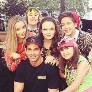 Larissa Manoela com os colegas de elenco da novela 'Cumplices de um Resgate'
