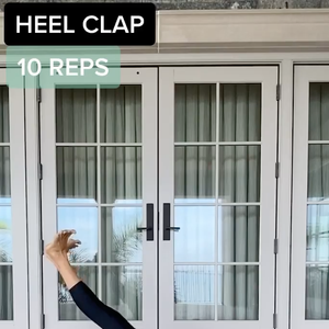 Gisele Bündchen também faz exercícios em casa, incluindo sequências de abdominais e exercícios de mobilidade