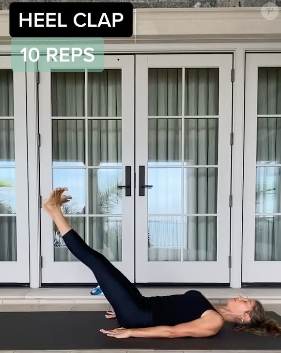 Gisele Bündchen também faz exercícios em casa, incluindo sequências de abdominais e exercícios de mobilidade