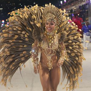 Carnaval 2026: Mayara Lima ostenta virilha ultracavada em fantasia deslumbrante pela Tuiuti