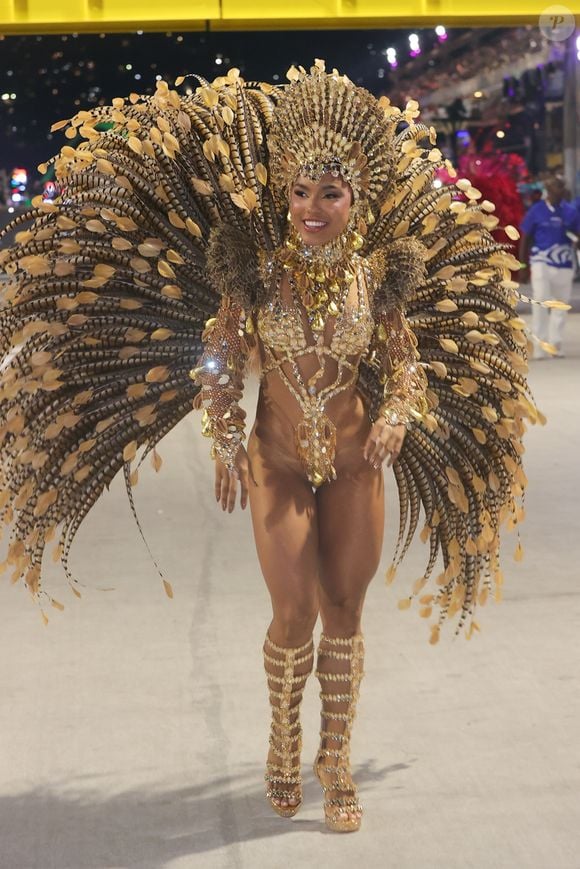 Carnaval 2026: Mayara Lima ostenta virilha ultracavada em fantasia deslumbrante pela Tuiuti