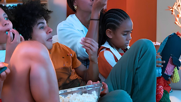 Os psicólogos concordam: assistir novamente a filmes ou séries que já vimos não é perda de tempo ou falta de memória; está relacionado à busca pelo bem-estar