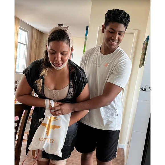 Em suas redes sociais, Mani Reggo detalhou o seu pós-operatório e os cuidados que está tendo com o corpo