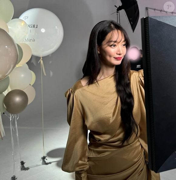 Shin Min-a faz sucesso em seus papeis com uma beleza natural e super jovem