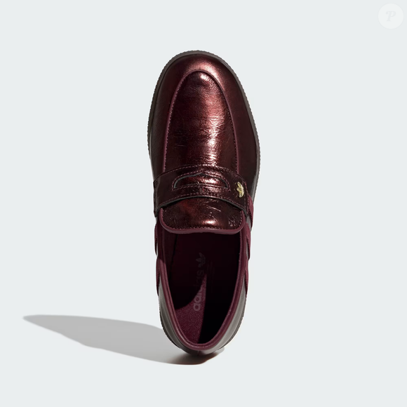 O Loafer Handball Spezial mostra que conforto e sofisticação podem andar juntos ao reinventar um dos modelos mais tradicionais da adidas Originals em versão contemporânea