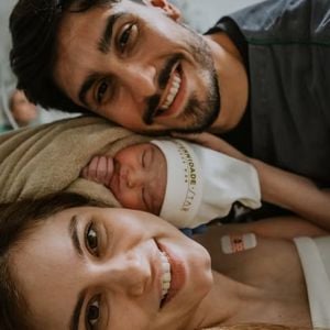 Lembra dela? Ex-protagonista de 'Malhação', Bruna Hamú anuncia nascimento da 3ª filha e exibe rosto de Alina: 'Nossa princesinha chegou'