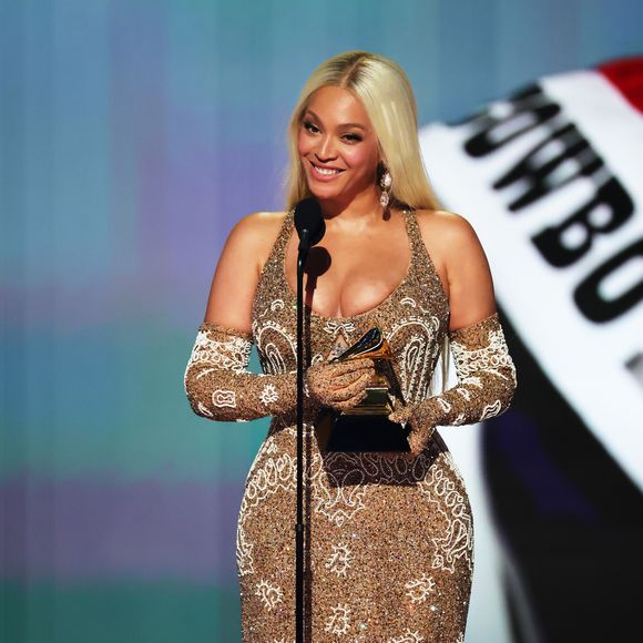 Beyoncé também revisitou "Jolene" no álbum "Cowboy Carter", e Dolly Parton classificou a releitura como "muito ousada", afirmando que gostou da nova interpretação da música