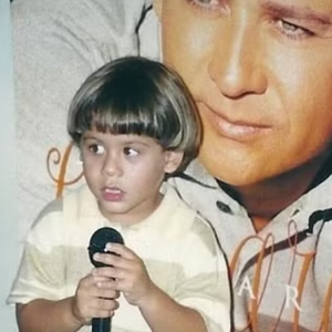 Foto do cantor Zé Felipe quando criança.