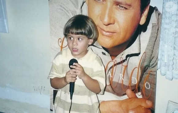 Foto do cantor Zé Felipe quando criança.