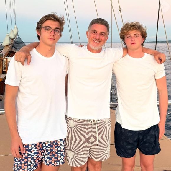 Luciano Huck com os filhos: apresentador da Globo é pai de Benício e de Joaquim; nos comentários das fotos, internautas destacaram a genética da família.