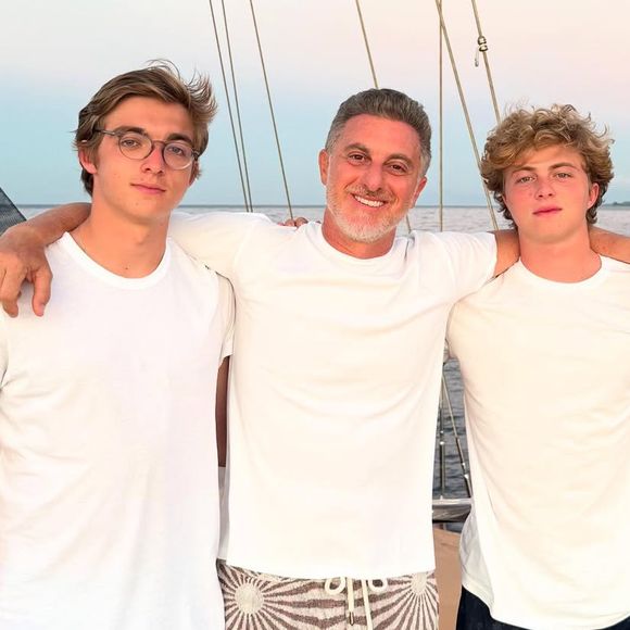 Luciano Huck com os filhos: apresentador da Globo é pai de Benício e de Joaquim; nos comentários das fotos, internautas destacaram a genética da família.