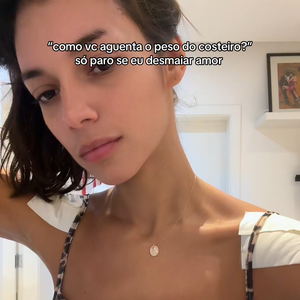 Alane Dias fez um vídeo onde exibia curativos nos ombros e nas costas por conta do costeiro de sua fantasia