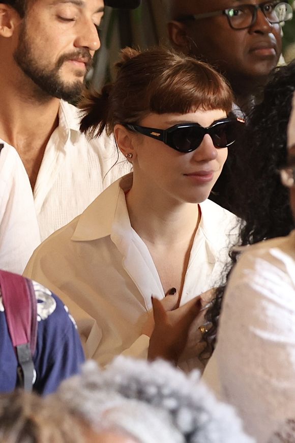 Velório de Preta Gil: Alice Wegmann se emocionou no adeus à cantora