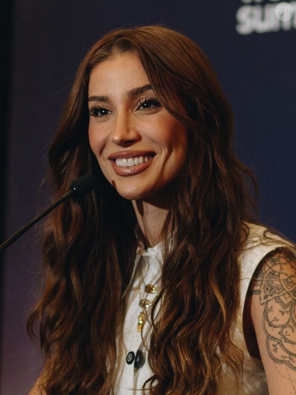 Bianca Andrade é fã do 'kit primeiros socorros': 'Vai ter o Pó Compacto Jujuba e o Hidra Lábios da Boca Rosa, porque eles salvam qualquer make'